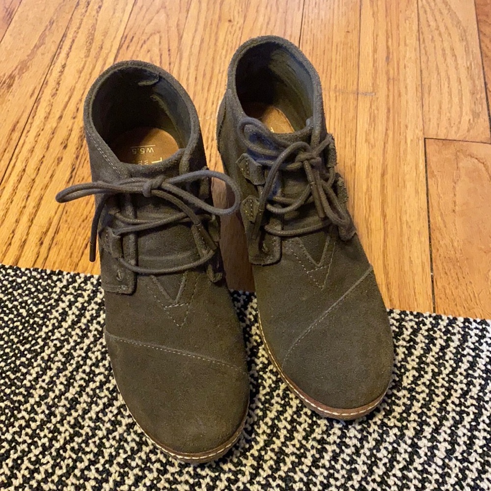 Tom’s Desert Wedge Suede Leather Bootie